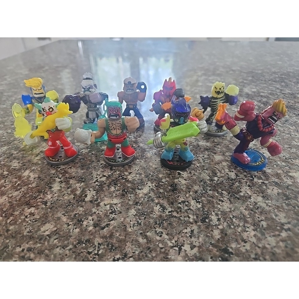 AKEDO Ultimate Arcade Warriors Mini Battle Action Figures Lot Of 9 Synthwave - Picture 2 of 7
